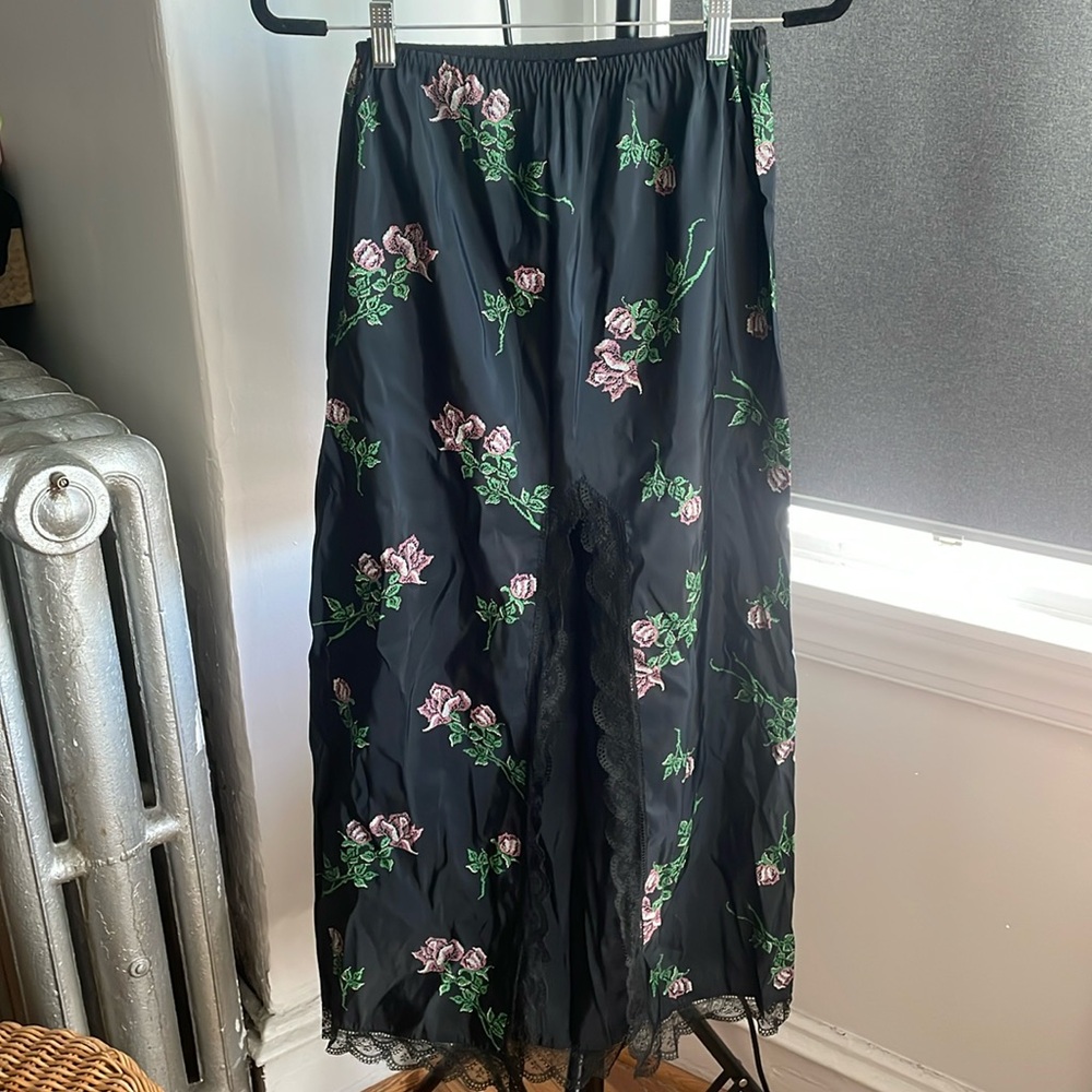 Vintage 90s Needlepoint Rose Black Maxi A-Line Skirt w/ Split Detail Size Small